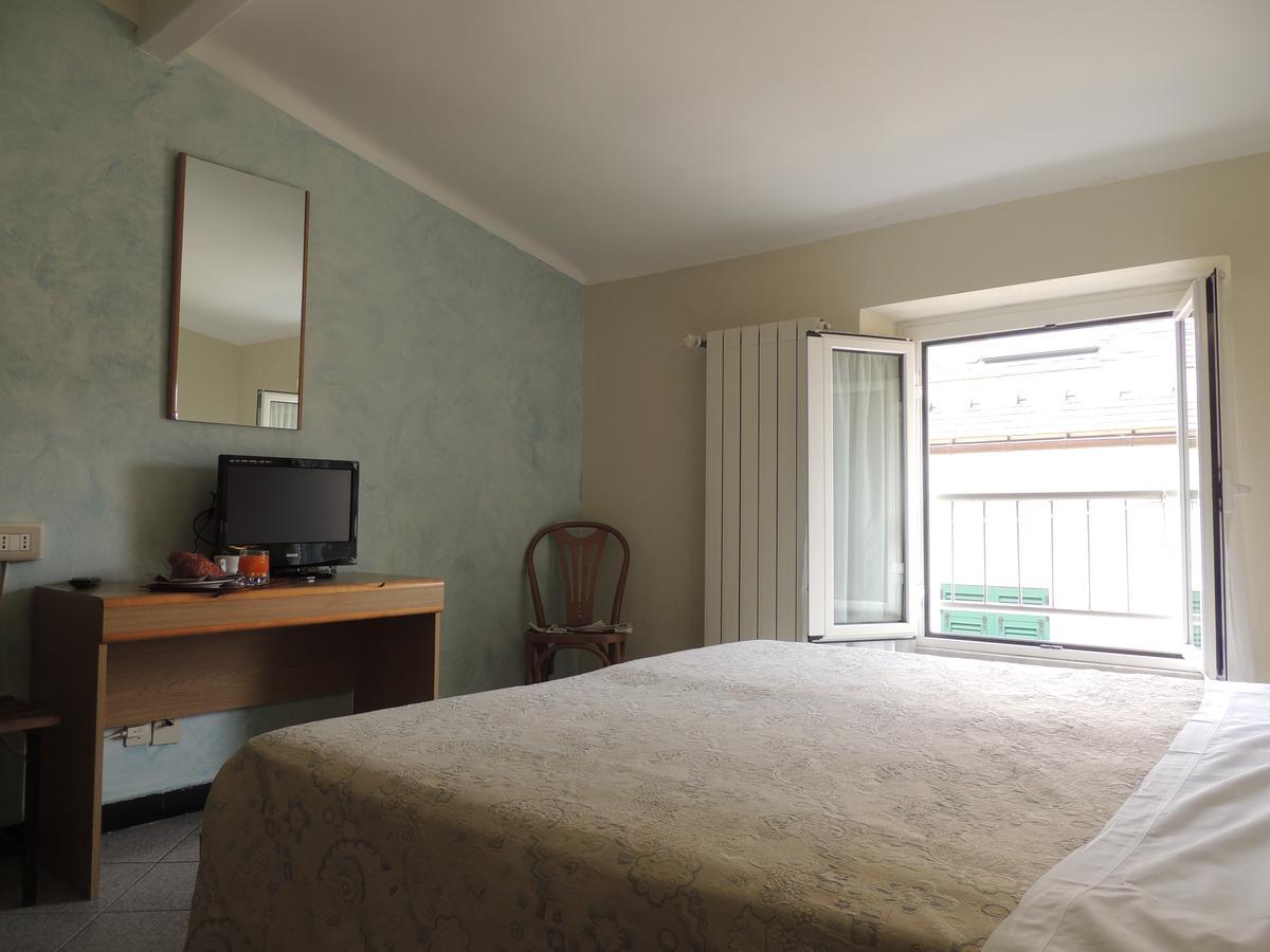 Hotel Doria วาราซเซ ภายนอก รูปภาพ
